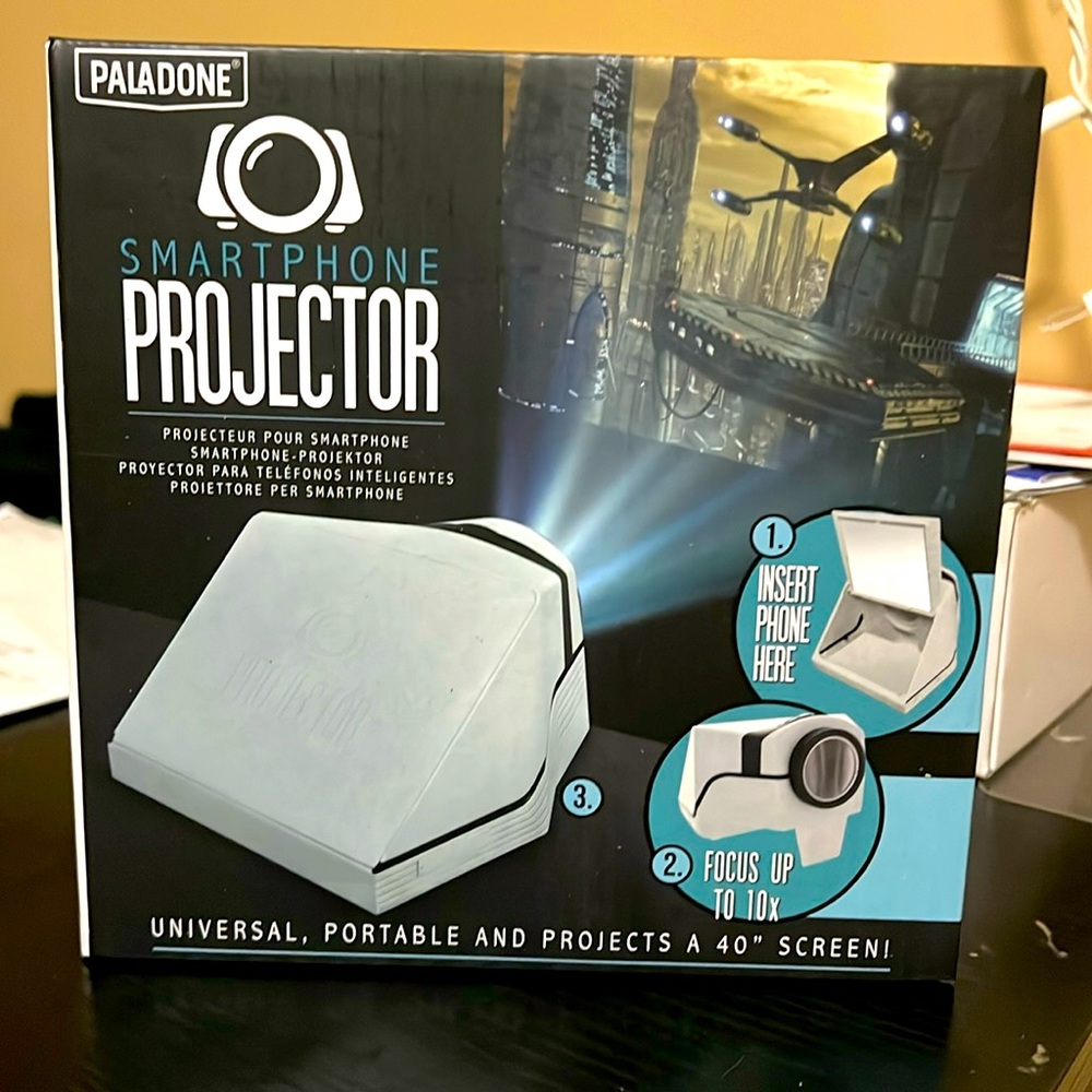 Portable Smartphone Projector - Turn Your Wall into a Screen !!!
